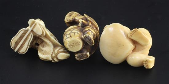 Three Japanese ivory netsuke, 19th century, 3.7cm - 4.2cm